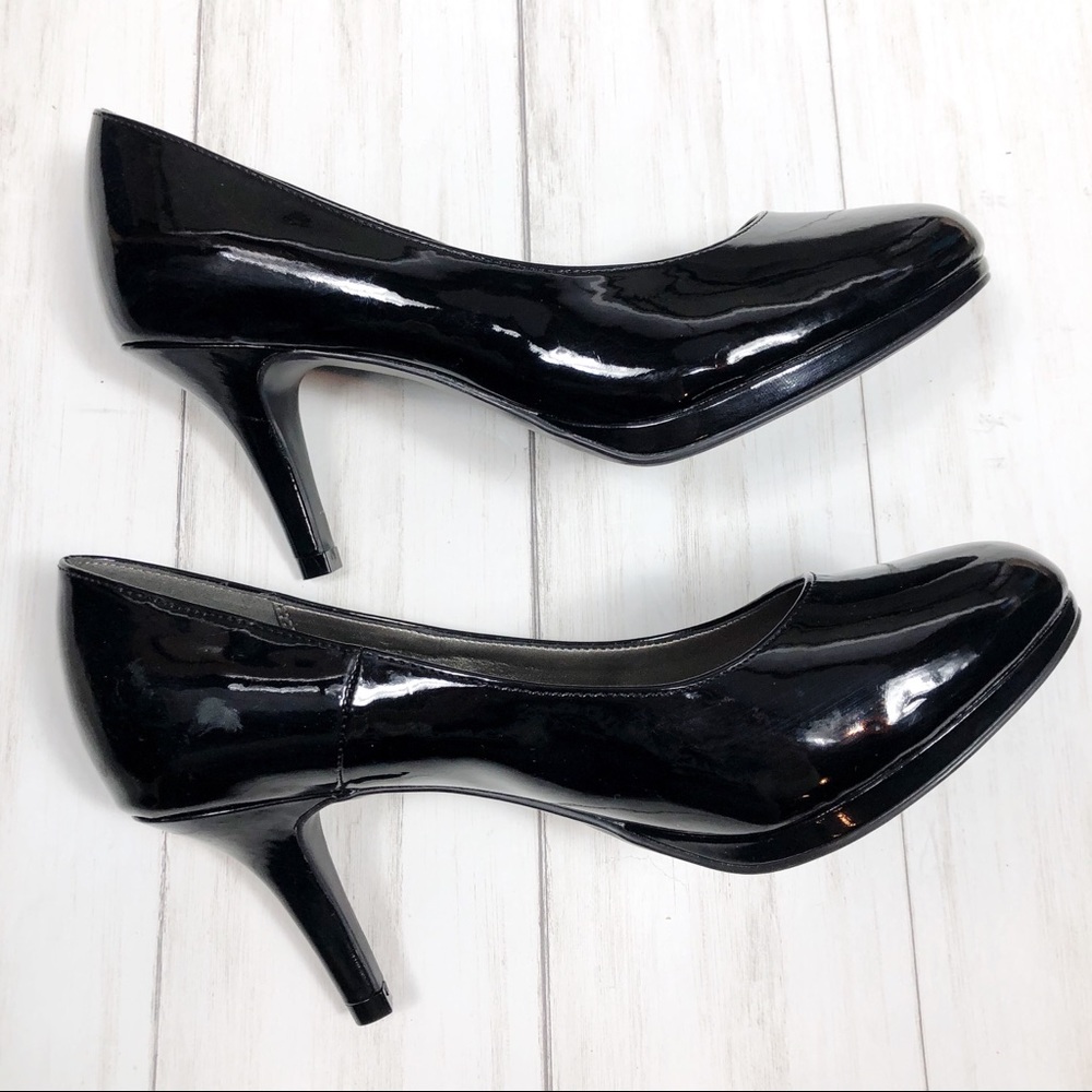 Kelly & Katie Faux Patent Pumps, size 7 Wide.